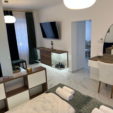 La Luna Premium Deluxe Apartment With Free Jacuzzi, Bikes & Covered Parking Nasice Luaran gambar