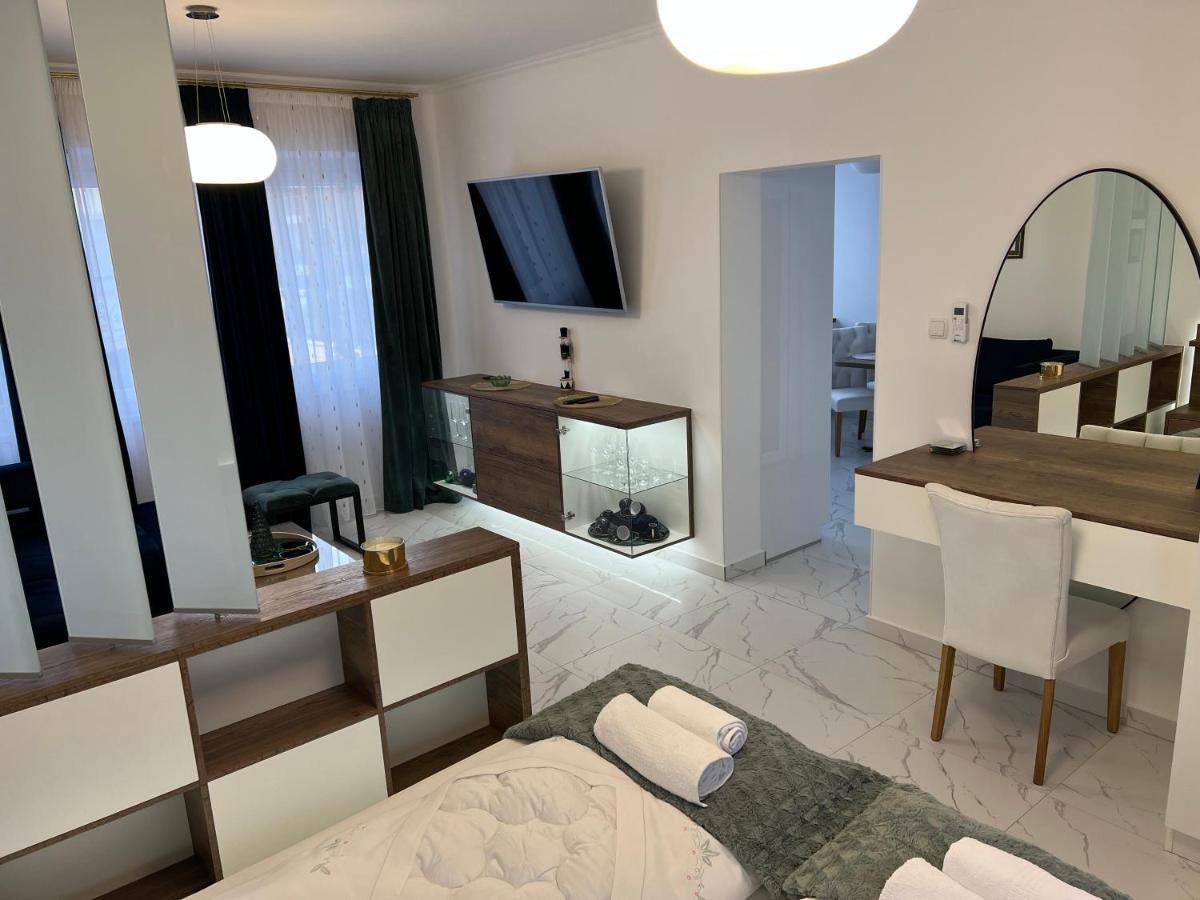 La Luna Premium Deluxe Apartment With Free Jacuzzi, Bikes & Covered Parking Nasice Luaran gambar