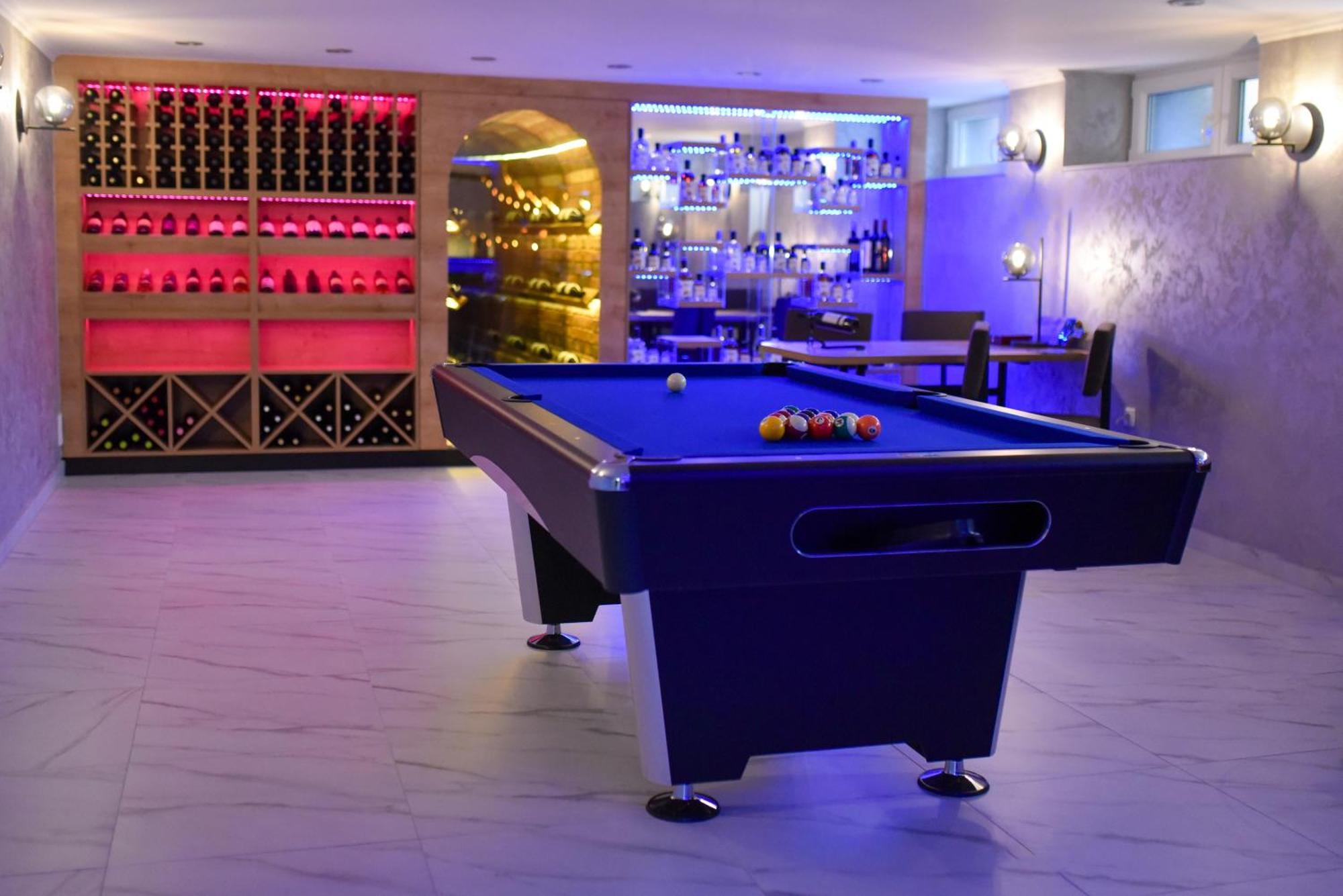 La Luna Premium Deluxe Apartment With Free Jacuzzi, Bikes & Covered Parking Nasice Luaran gambar