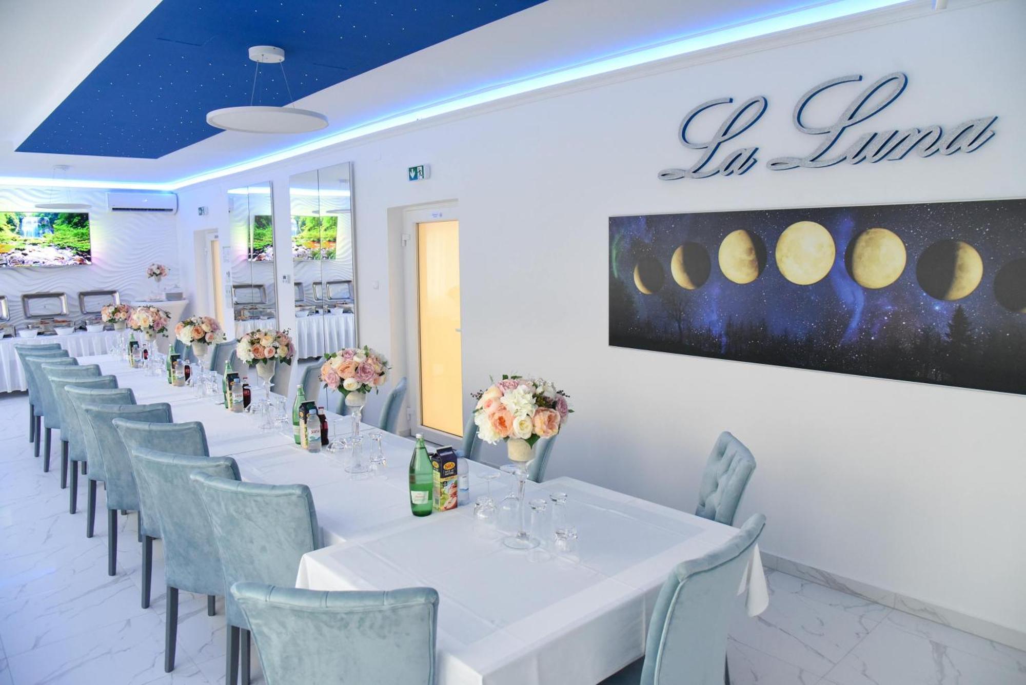 La Luna Premium Deluxe Apartment With Free Jacuzzi, Bikes & Covered Parking Nasice Luaran gambar